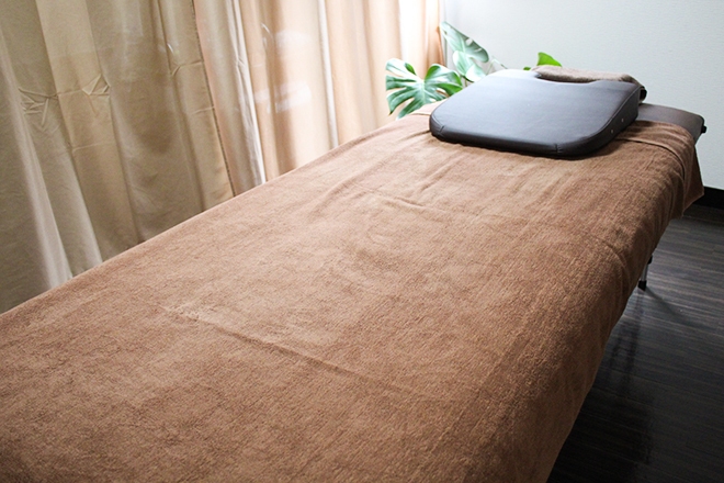 リセット ブラウンベースの安らぐ施術台