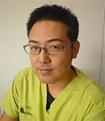 草野成由